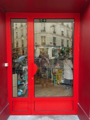 porte-en-aluminium-technal-rouge-pompier