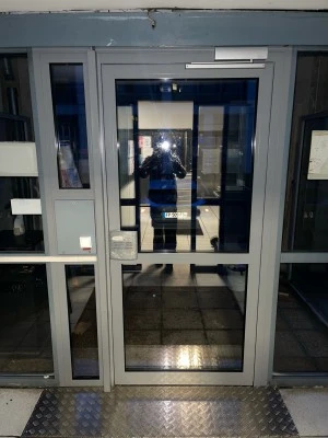 porte-entree-immeuble-en-aluminium-technal-1